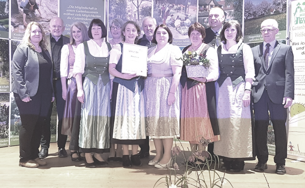 Gruppenfoto der Siegerehrung im Kreisentscheid des Dorfwettbewerbs 2019
